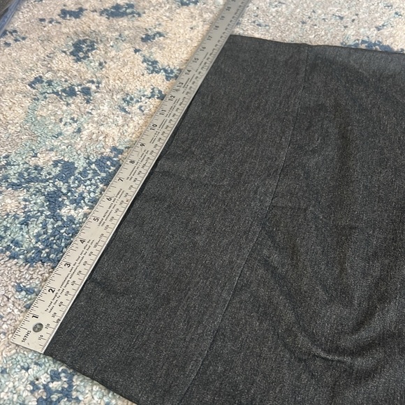 Eileen Fisher mini skirt love love but too big 🥲 classic and a staple for your - Picture 3 of 5